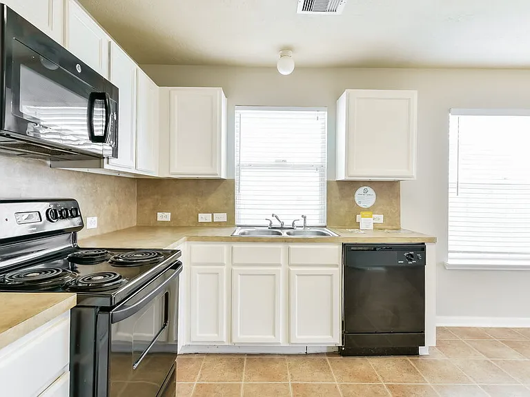 13118 Kingston Point Ln — Photo 6