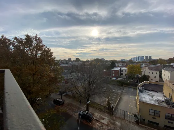 1874 Pelham Parkway South image 17 of 26