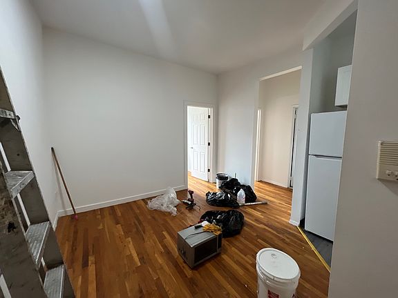 4th image of 204 W 111th St #5E