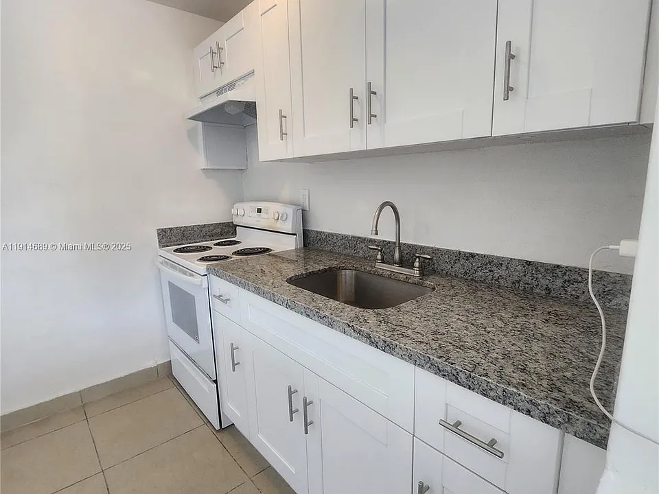 2400 NW 10th Ave #4