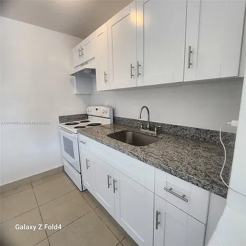 2400 NW 10th Ave #4 Photo 1
