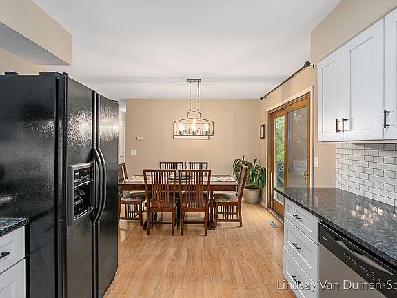 5th image of 4184 Nippon Dr NE