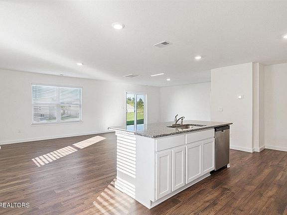 4th image of 6809 Tramway Ln