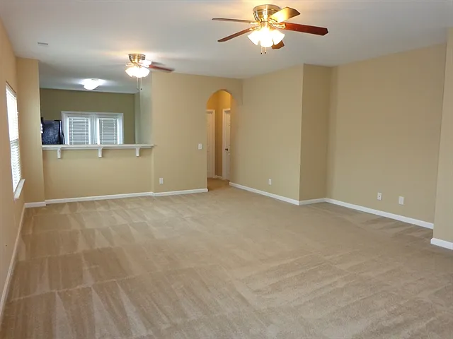 3 bed, 2.0 bath, 1420 sqft, $2,055 — Photo 4