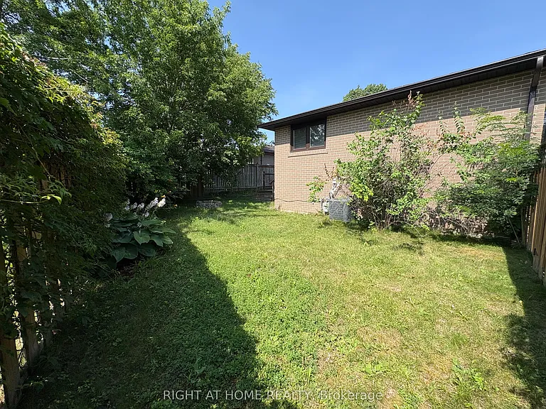 58 Devins Dr #UPPER LEVEL — Photo 16