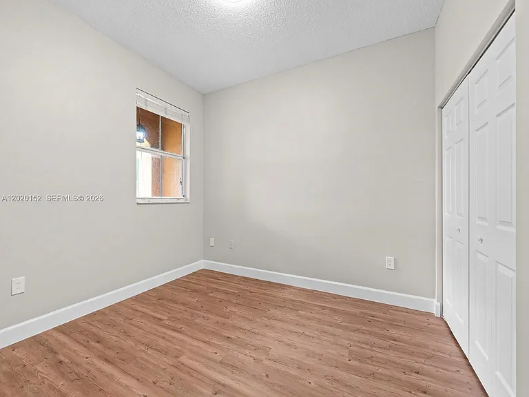 1049 NE 42nd Pl — Photo 15