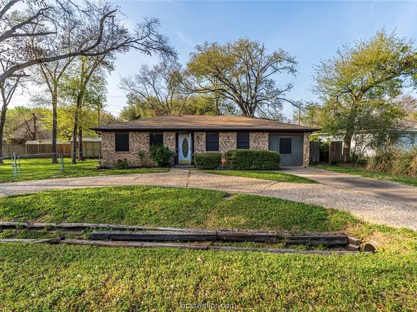 2304 Woodward St, Bryan, TX 77803