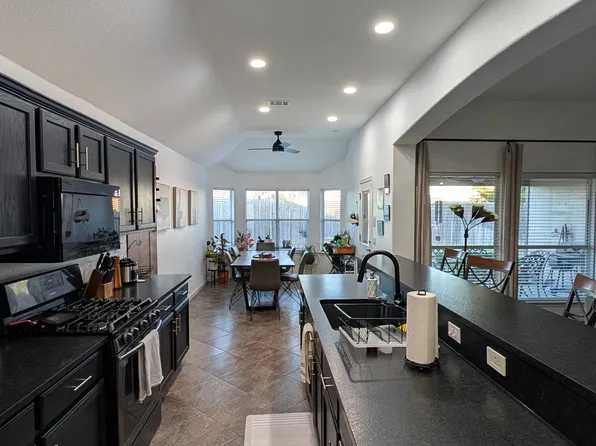 720 Abbeyglen Castle Dr, Pflugerville, TX 78660