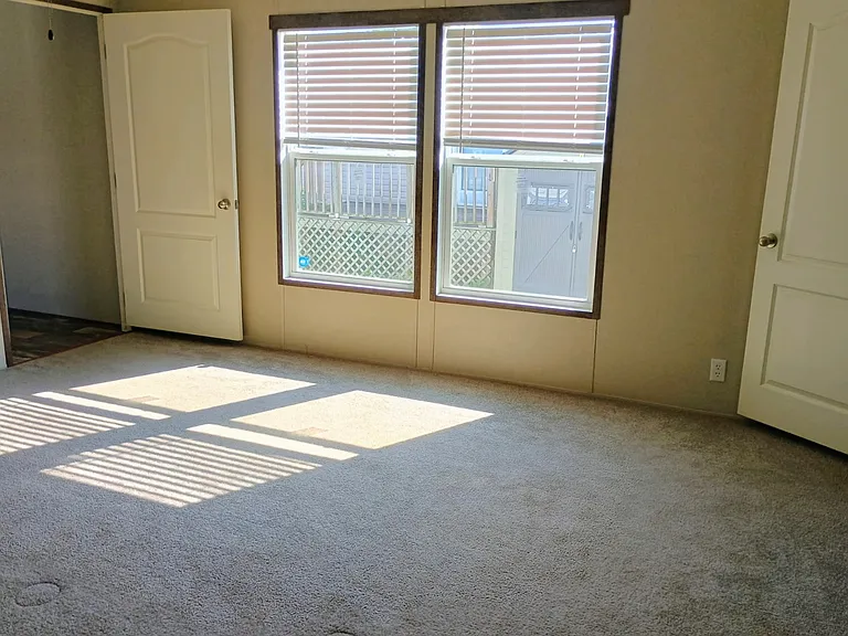 1006 Ashley Way — Photo 5