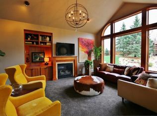 10 Norman Ridge Dr, Bloomington, MN 55437