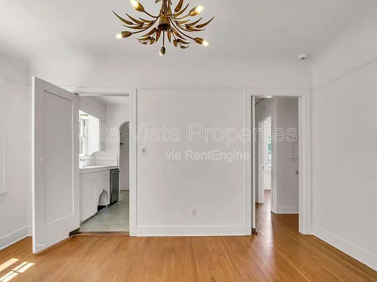 301 Brookes Ave — Photo 9