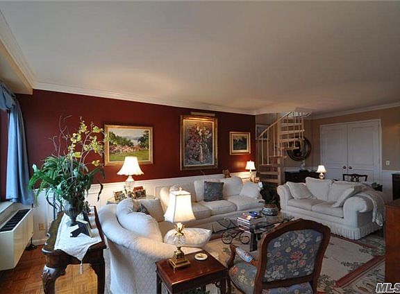 2nd image of 100 Hilton Ave Unit 904