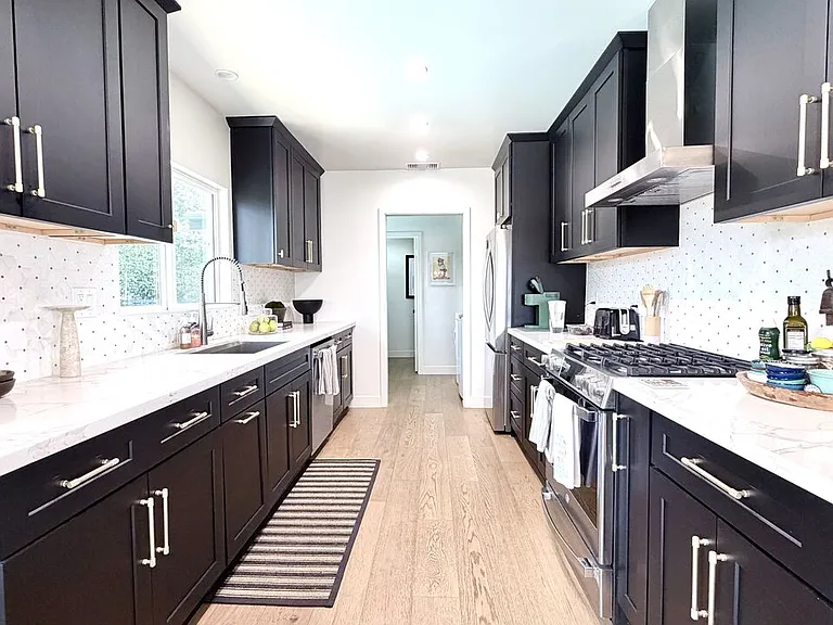 3852 Sherview Dr — Photo 5