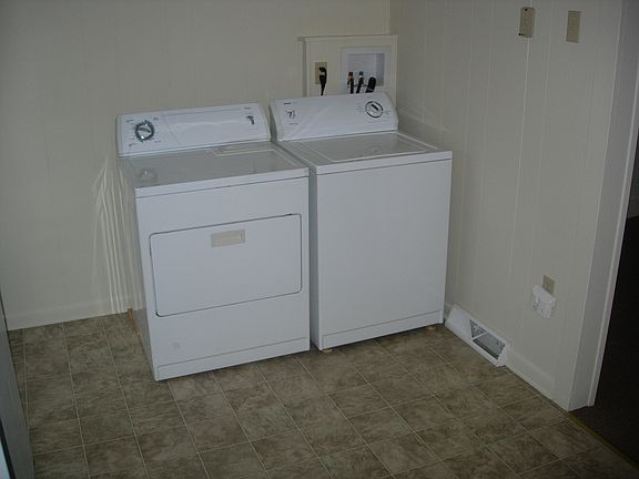 washer & dryer provided