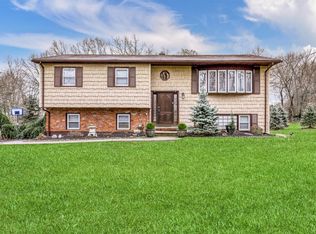 9 Ackerman Ave, Airmont, NY 10901