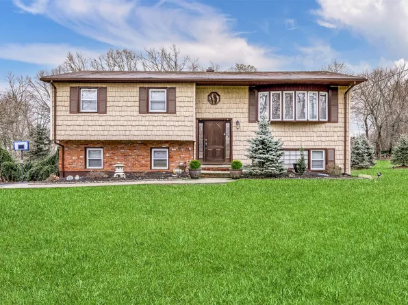 9 Ackerman Avenue, Airmont, NY 10901