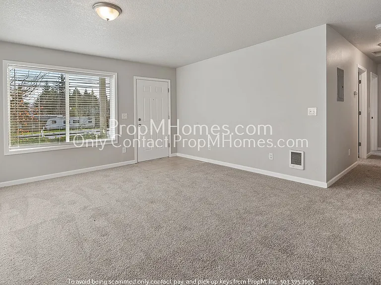 15559 NE Glisan St — Photo 2