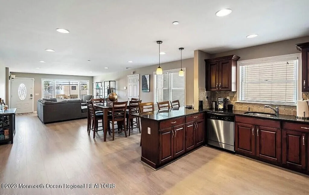 3 bed, 1592 sqft, $2,400 — Photo 4