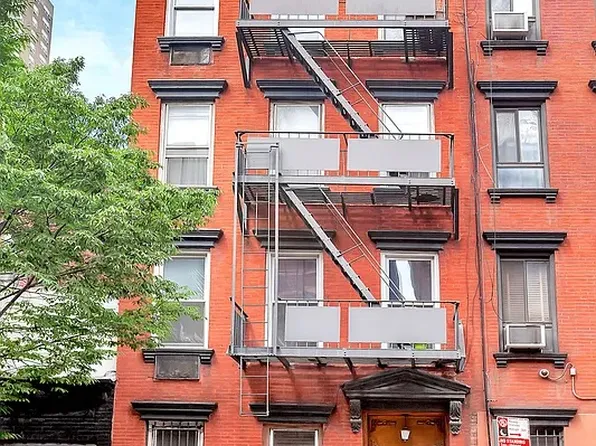 465 West 49th Street image 7 of 11