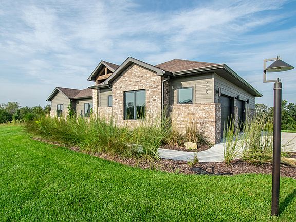 3rd image of 625 Thorngrass Dr