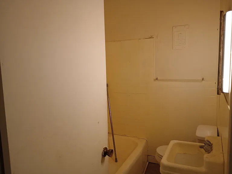 2224 Elliott St — Photo 11