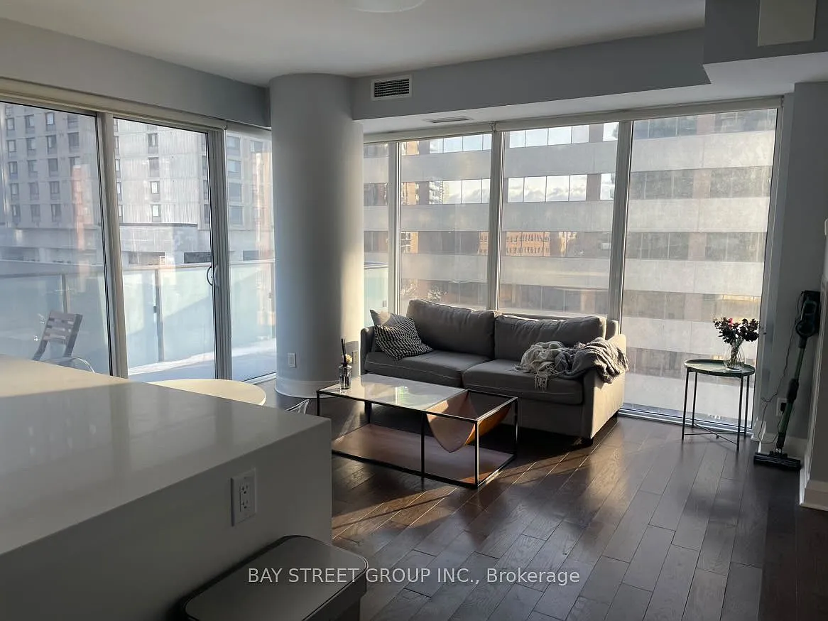 Building Photo - 1080 Bay St #510