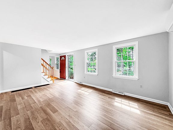 5th image of 161 Hartwell Ave