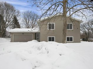 3561 Grenadier Trl N, Oakdale, MN 55128