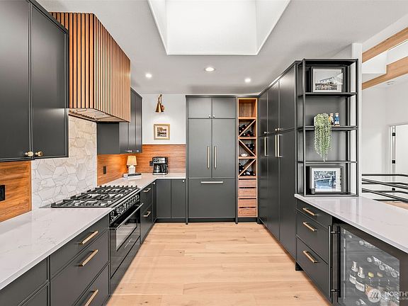 5th image of 8115 Bayridge Avenue