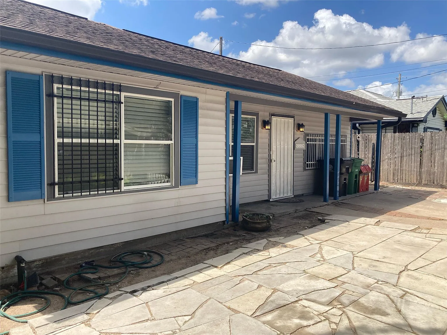 3 bed, 1.0 bath, 1182 sqft, $2,200 — Photo 3