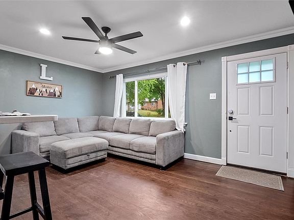 3rd image of 146 E Donaldson Dr