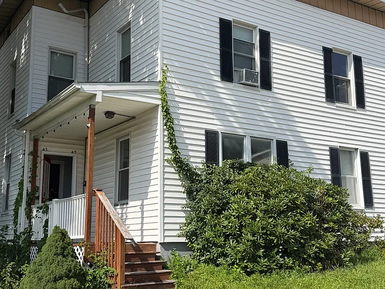 Vermont Ave — Photo 1