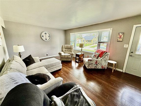 3rd image of 2209 Oaklawn Dr