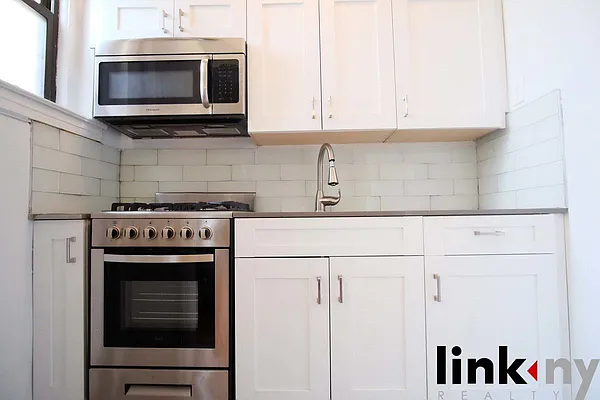 Rented by Link NY Realty | media 14