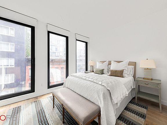 3rd image of 15 Renwick St #603