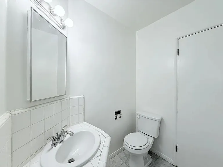 10565 Camarillo St — Photo 14