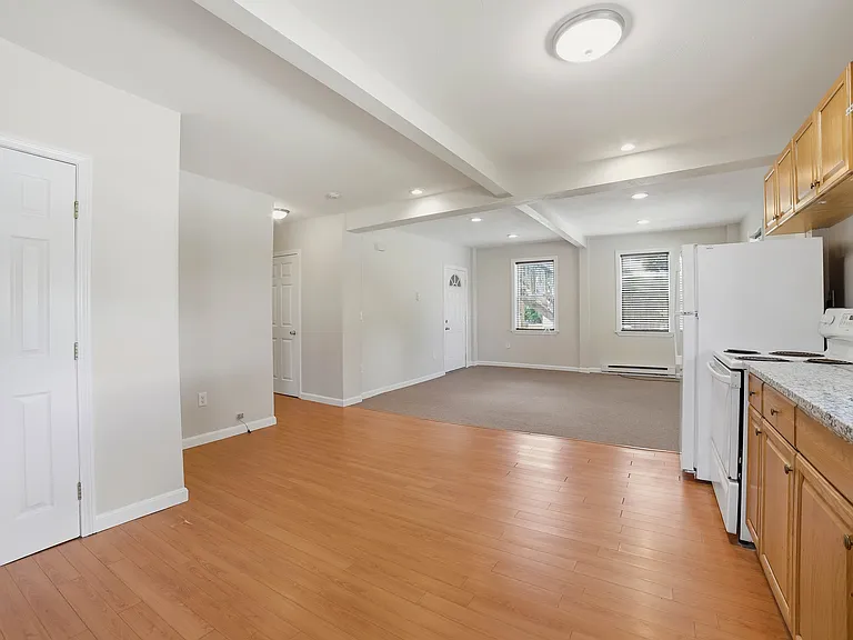 44 Howarth Rd #5 — Photo 3