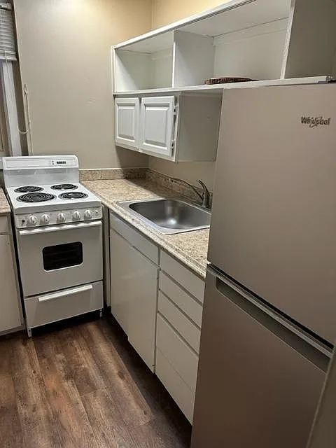 Studio, 350 sqft, $1,050 — Photo 3