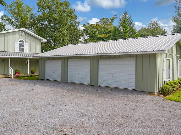 Image 4: Detached Garage