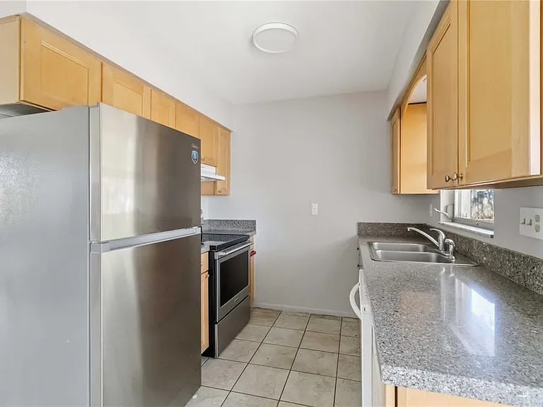 308 Lantana Ave — Photo 7
