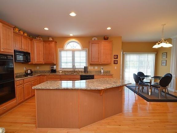4th image of 6604 Cherry Laurel Dr
