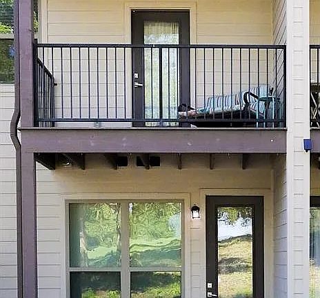 4th image of 579 Demarett Dr