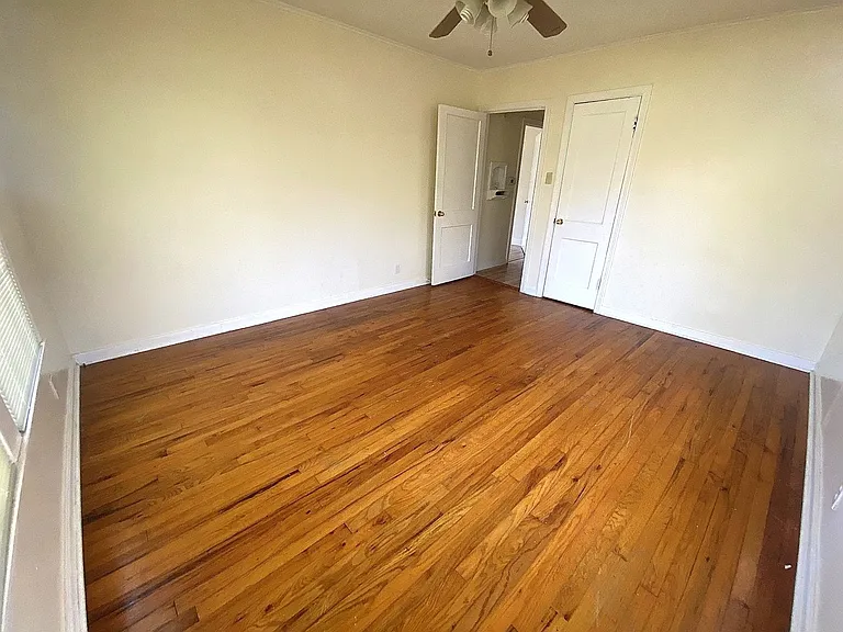 135 W Oak Ln — Photo 9