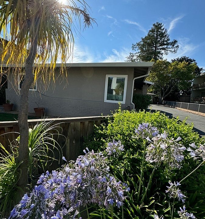 1st image of 958 Roble Ave