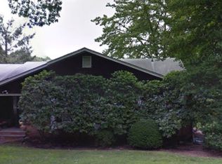 1 Wren Dr, Roslyn, NY 11576