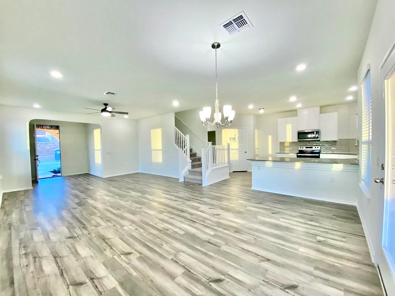 3 bed, 2.5 bath, 2070 sqft, $2,150 — Photo 1
