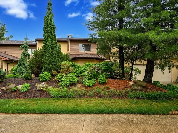 1763 Brookwood Dr, Akron, OH 44313