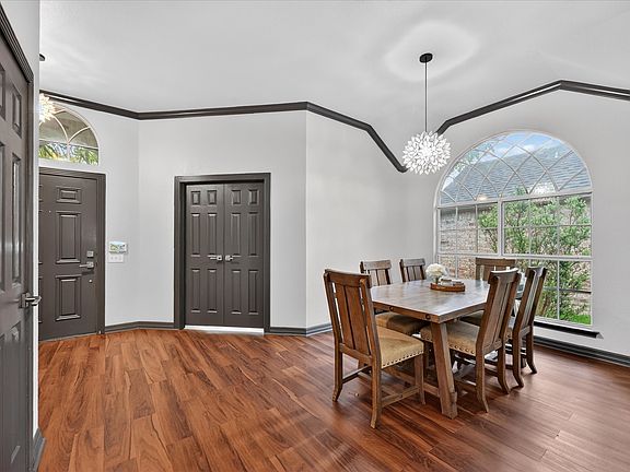 3rd image of 2728 Dunbar Dr