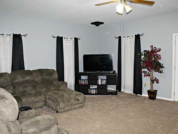 4th image of 11770 E L Ave