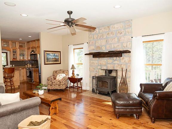 3rd image of 805 Lake Drive